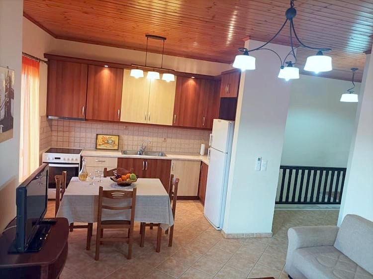 Lourantos Bayside Apartments Vathy  Exterior foto